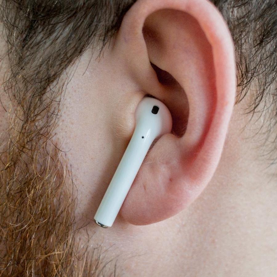 apple_airpods_in-ear_review00_thumb900_1-1